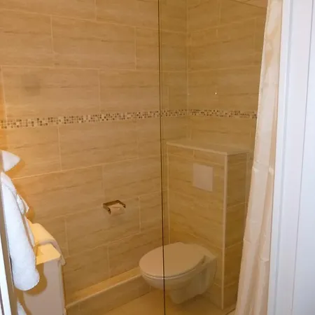 De L'ecureuil Herberg 3*